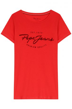 Красная футболка с логотипом бренда