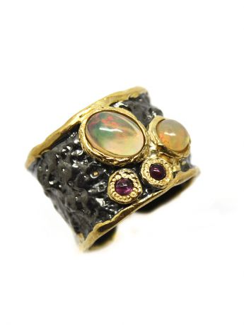 Ювелирные кольца KARMONIA Серебряное кольцо с камнями: опал и фиолетовый гранат.