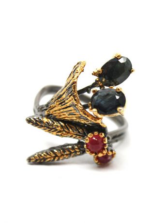 Ювелирные кольца KARMONIA Серебряное кольцо с рубинами и сапфирами.