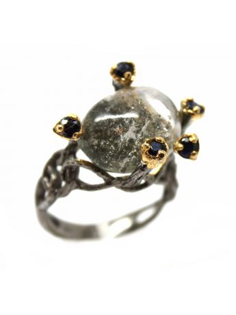 Ювелирные кольца KARMONIA Серебряное кольцо с камнями: кварц и сапфир.