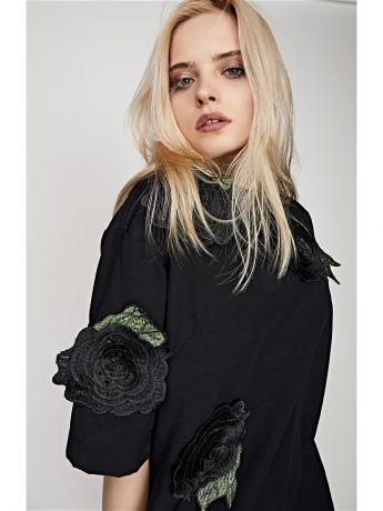 Платья Sultanna Frantsuzova Черное платье с аппликацией из роз