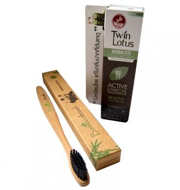 Bamboobrush Зубная щетка  из бамбука, щетина с угольным напылением (средняя жесткость) + паста угольная Twin Lotus 25гр.