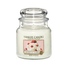 Ароматическая свеча Yankee Candle Strawberry Buttercream Medium Jar Candle (Объем 411 г)