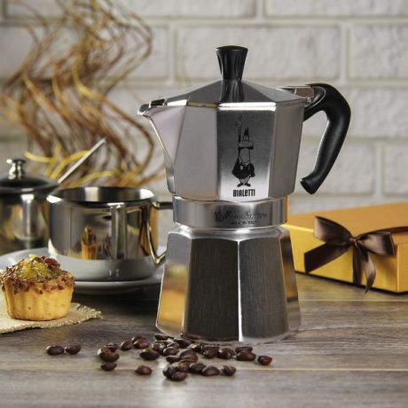 Гейзерная кофеварка Bialetti Moka Express (на 4 чашки по 40 мл), металлик