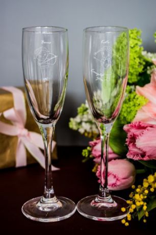 Набор бокалов для шампанского с вашим текстом "Меткий прицел"