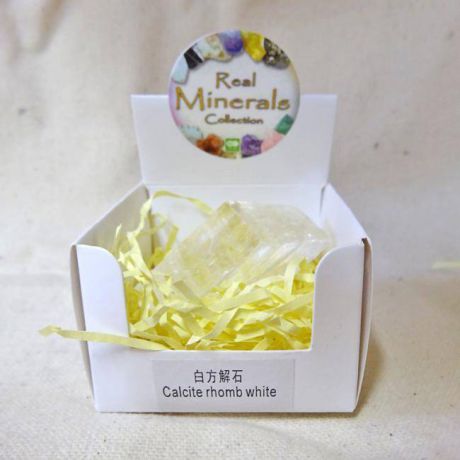 Кальцит Белый Ромб минерал/камень в коробочке Real Minerals Collection (Кальцит белый ромб)
