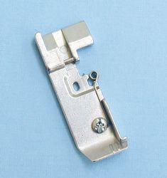 Лапка для оверлока для вшивания шнура Janome Тип A J200-207-108
