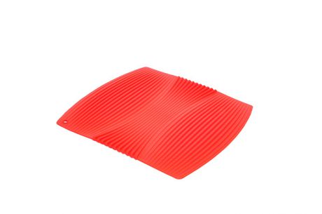0332 GIPFEL Подставка под горячее 20.3х20х0.7 см. Материал: силикон. Цвет: красный.