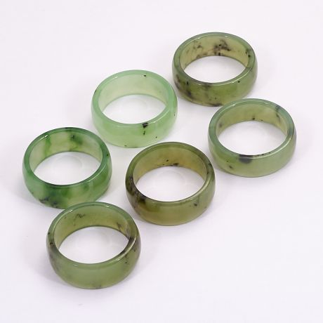 Кольцо нефрит зеленый (цельное) размер 18