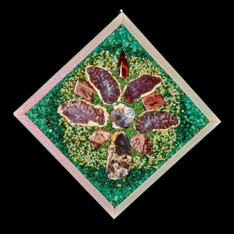 Картина из натуральных камней "Цветок из лепестков" 29х29 см