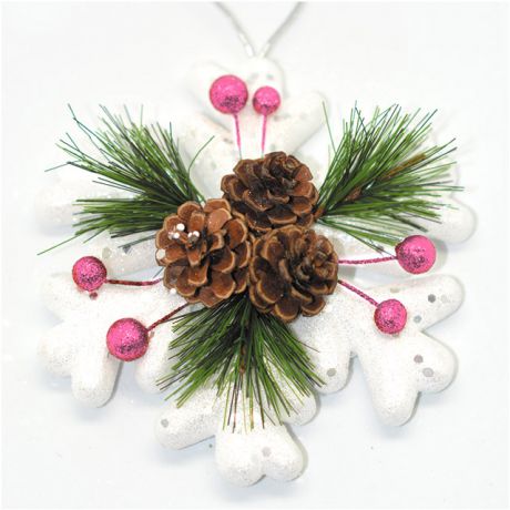 подвеска Снежинка с шишками и ягодами нежно-розовый пенопласт