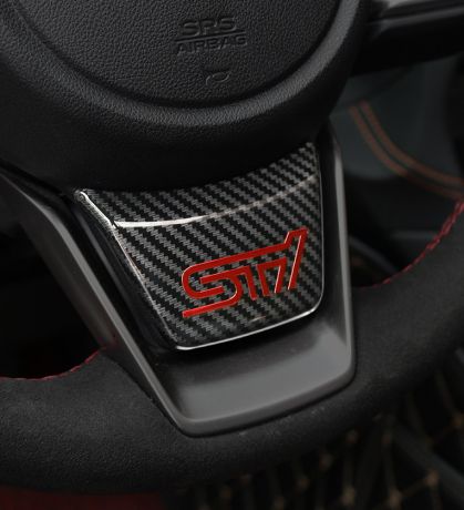 Декоративная вставка STI в руль для Subaru Forester 2018 - 2019