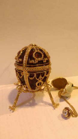 Сувенир, Акм, Faberge, Шкатулка ,Яйцо "С цветком с подвеской", бордовое