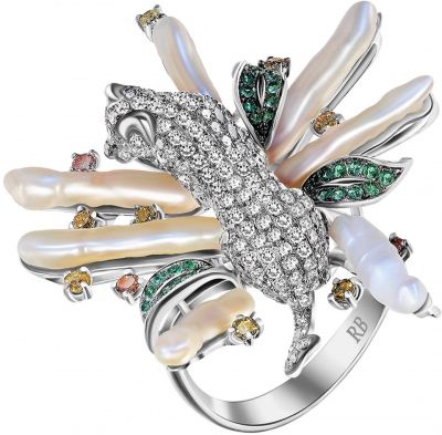 Кольцо с жемчугом, бриллиантами и сапфирами из белого золота 750 пробы