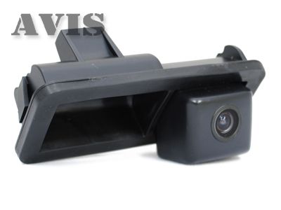 CCD штатная камера заднего вида с динамической разметкой AVIS Electronics AVS326CPR (#013) для FORD C-MAX / FIESTA VI / FOCUS II / KUGA / S-MAX, интегрированная с ручкой багажника