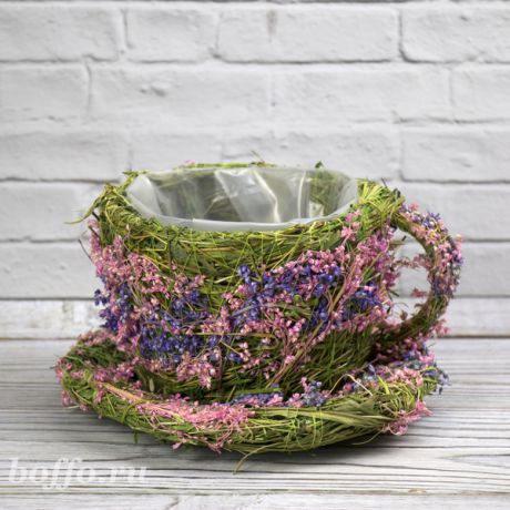 Корзина плетеная в виде чашки для композиции цветов (сиренево-розовые цветы)