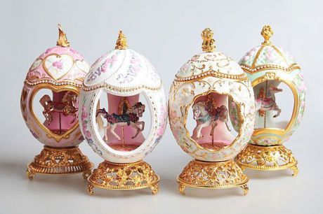 Яйцо декоративное Faberge "Карусель", золотой, розовый, белый, сиреневый, красный, синий