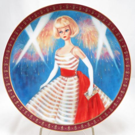 Декоративная коллекционная тарелка "Кукла Барби. Высокая Мода: Барби 1965 года. Праздничный Танец". Фарфор, деколь, золочение. США, Danbury Mint, Сьюзи Мортон, 1990