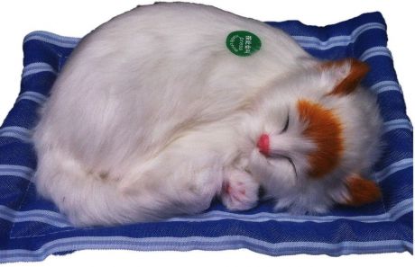 Vebtoy Фигурка Спящий котенок на коврике со звуком Мяу цвет белый