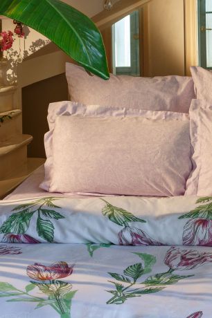 Комплект постельного белья Bedberry "Букет лилий", семейный, наволочки 50х70, 70х70 см