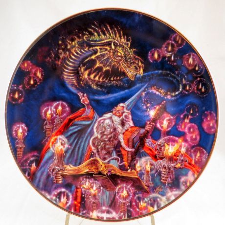 Декоративная коллекционная тарелка "Сила магии: Призыв Дракона". Фарфор, деколь, золочение. Великобритания, Royal Doulton, Майлз Пинкни. 1990-е гг.
