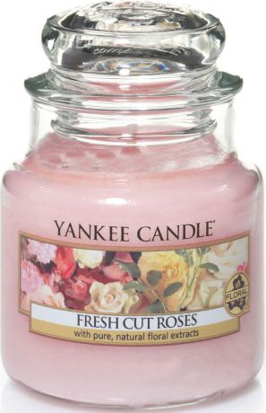Ароматическая свеча Yankee Candle "Свежесрезанные розы / Fresh Cut Roses", 25-45 ч