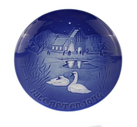 Декоративная тарелка Copenhagen Porcelan "Рождество в деревне", голубой, синий, белый