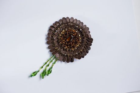Брошь бижутерная Vivacase Flower Anise, Натуральная кожа, Бисер, Стразы, коричневый