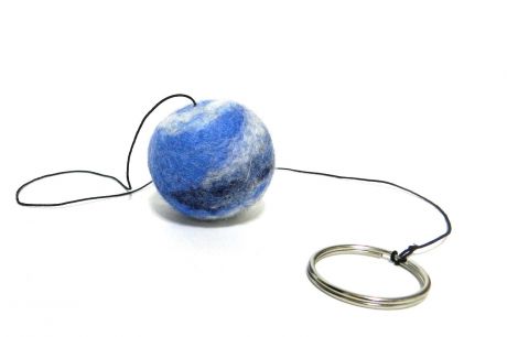 Игрушка для животных LIVEZOO Мяч на резинке из шерсти "Wool" 4 см