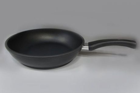 Сковорода литая Нева Металл Посуда "Классическая" с 4-х слойным антипригарным покрытием, диаметр 28 см. 8128