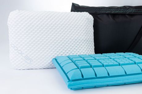 Подушка Evossa Quadro с эффектом памяти формы, охлаждающим чехлом и нарезкой для придания специальной мягкости, размер M, белый, голубой