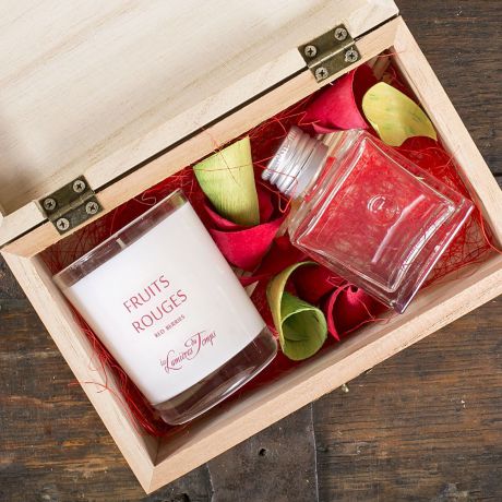 Подарочный набор Les Lumieres du Temps Красная ягода: аромадиффузор, 50 мл + ароматическая восковая свеча, 90 г + тростниковые палочки