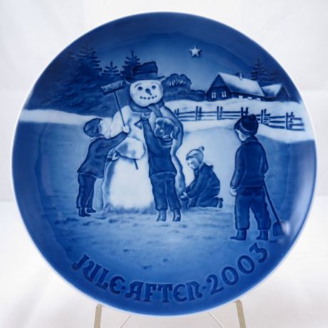 Декоративная коллекционная тарелка "Рождество 2003: Снеговик". Фарфор, деколь, подглазурная ручная роспись. Дания, Bing & Grondahl, 2003