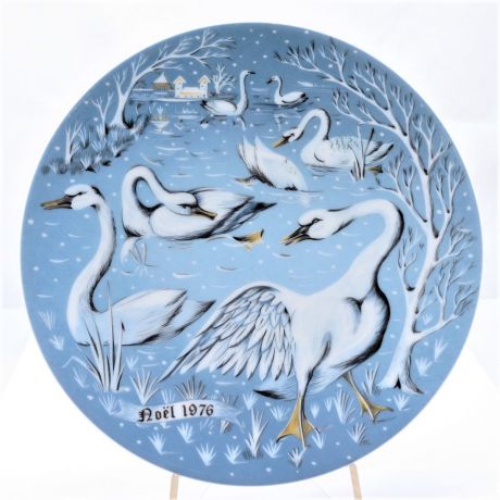Декоративная коллекционная тарелка Limoges "Двенадцать Дней Рождества: Семь плавающих лебедей", фарфор, деколь. Р. Хитроу, Франция, 1976
