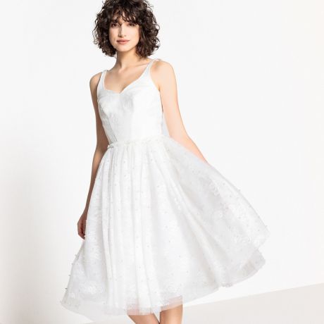 Платье свадебное расклешенное из кружева с бусинами