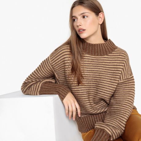 Пуловер объемный с круглым вырезом из плотного трикотажа