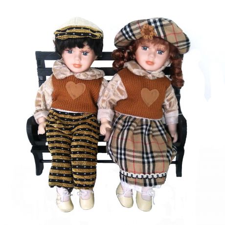 Куклы Мальчик с девочкой на скамейке