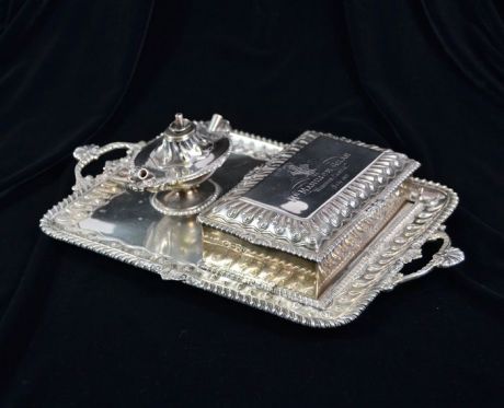 Набор для курения "Королевский подарок". Белый металл, чеканка, гравировка, литье, дерево. Англия, Лондон, Joseph Heming & Co, конец 19 века