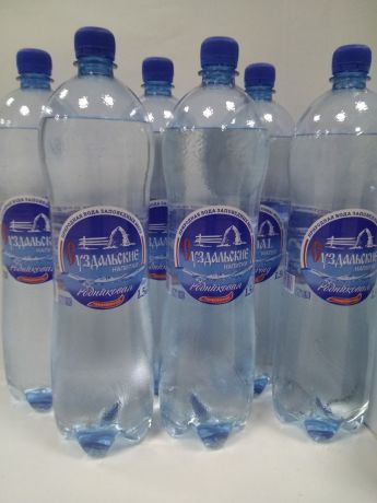 Вода Суздальские напитки, родниковая, газированная, 6 шт х 1.5 л