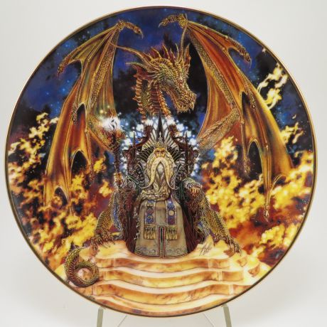 Декоративная тарелка Royal Doulton "Сила магии: Огонь дракона". Фарфор, деколь, золочение. Великобритания, Майлз Пинкни. 1990-е гг.