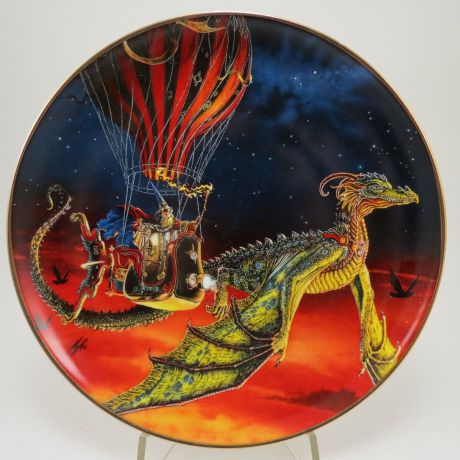 Декоративная тарелка Royal Doulton "Сила магии: Укротитель драконов". Фарфор, деколь, золочение. Великобритания, Майлз Пинкни. 1990-е гг.