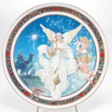 Декоративная тарелка из серии "Коллекция Рождественских Колядок: Рождественский гимн", с изображением Ангелов. Фарфор, деколь, золочение. США, Royal Windsor, Джек Вудсон, 1990