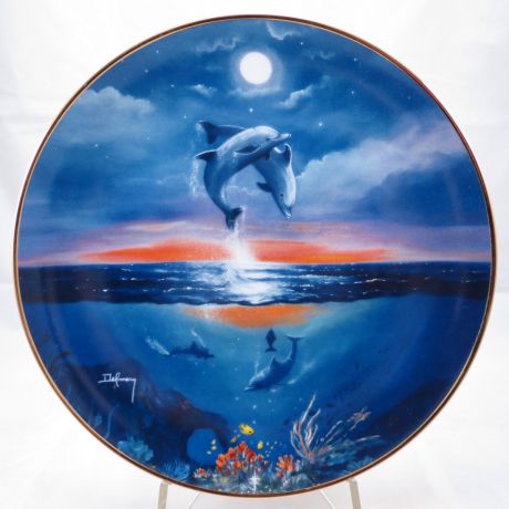 Декоративная тарелка Franklin Mint "Дельфины: Луна дельфина". Фарфор, деколь, золочение, США, 1990-е гг.