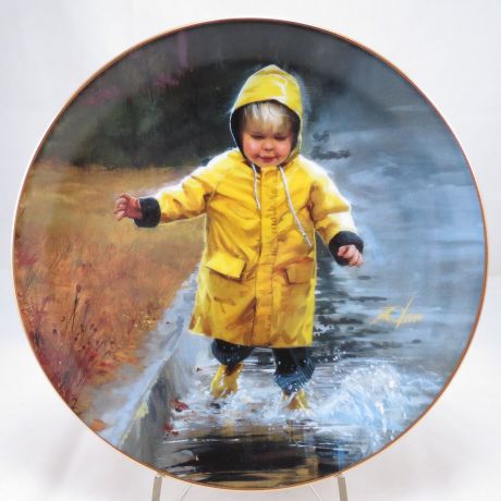 Декоративная тарелка Danbury Mint "Чудеса Детства: Маленький любитель поплескаться". Фарфор, деколь, золочение, США, Дональд Золан, 1999