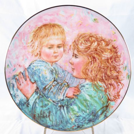 Декоративная тарелка Royal Doulton "Эдна Хибель, Мать и Дитя: Кетлин и Ребёнок". Фарфор, деколь. Великобритания, 1981