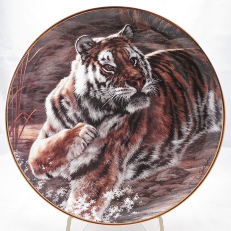 Декоративная тарелка Franklin Mint "Федерация Дикой Природы. Большие Кошки: Чистая сила. Тигр". Фарфор, деколь, золочение, США, 1990-е гг.