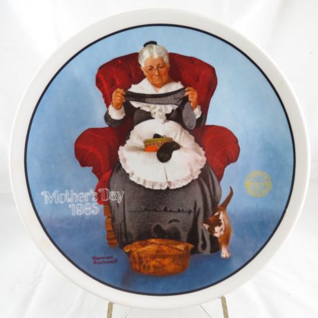 Декоративная тарелка Knowles "День матери: Время для починки". Фарфор, деколь. США, Норман Роквелл, 1985