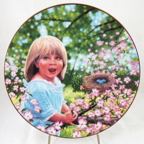 Декоративная тарелка The Hamilton Collection "Заветные дни: Сара и Гнездо Малиновки". Фарфор, деколь, золочение. США, Хиггинс Бонд, 1987.