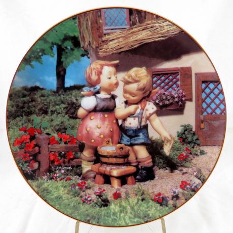 Декоративная тарелка Danbury Mint "Маленькие Компаньоны: Чистый До Скрипа". Фарфор, деколь. США, Берта Хуммель (Hummel), 1990