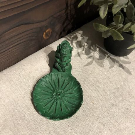 Подставка под благовония круглая с Ганешей из гипса с имитацией камня (0,2 кг, зеленый)